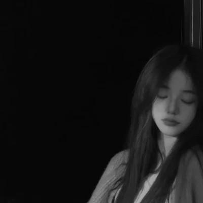 女生微信头像ins高级黑白图片110张