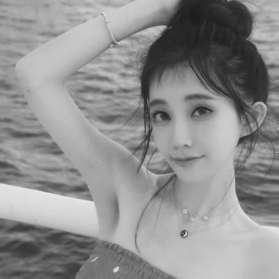 头像图片2023最火爆黑白女生