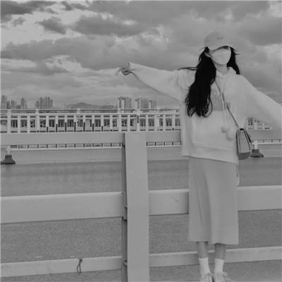 女生微信头像ins高级黑白图片110张