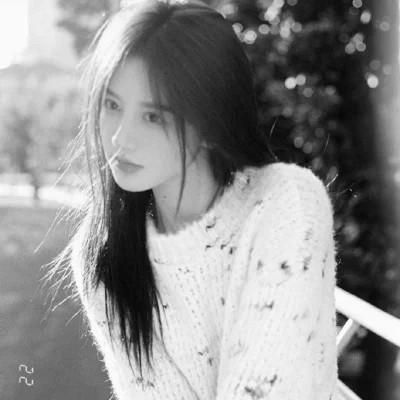 女生微信头像ins高级黑白图片110张