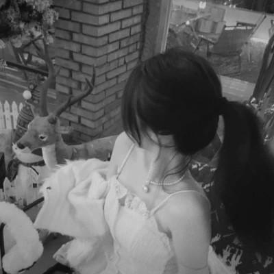 女生微信头像ins高级黑白图片110张