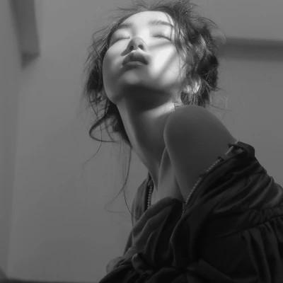 103张女生最酷的照片头像黑白