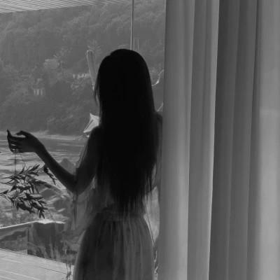 女生微信头像ins高级黑白图片110张