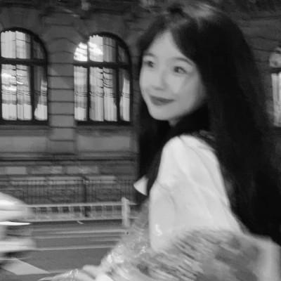 女生微信头像ins高级黑白图片110张