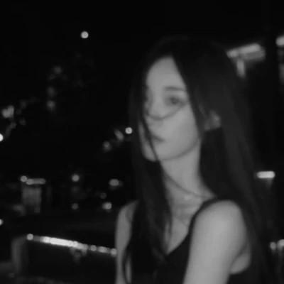 女生微信头像ins高级黑白图片110张
