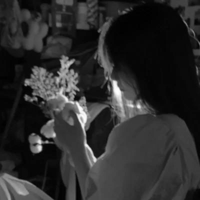 女生微信头像ins高级黑白图片110张