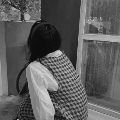 女生微信头像ins高级黑白图片110张