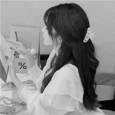 女生微信头像ins高级黑白图片110张