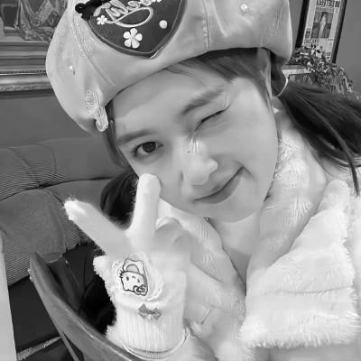 女生微信头像ins高级黑白图片110张