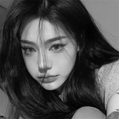 气质微信头像女生黑白108张