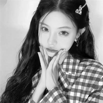 气质微信头像女生黑白108张