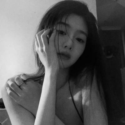 气质微信头像女生黑白108张