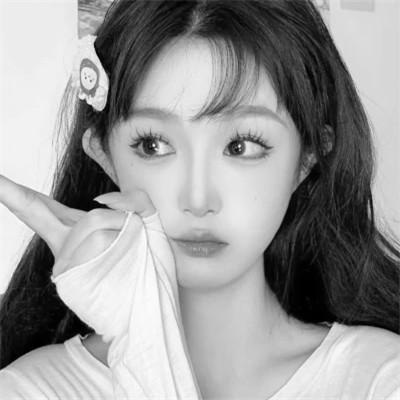 气质微信头像女生黑白108张
