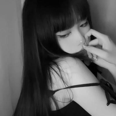气质微信头像女生黑白108张