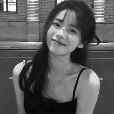 气质微信头像女生黑白108张