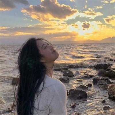微信女生干净有品位的头像58张