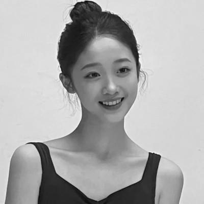 气质微信头像女生黑白108张