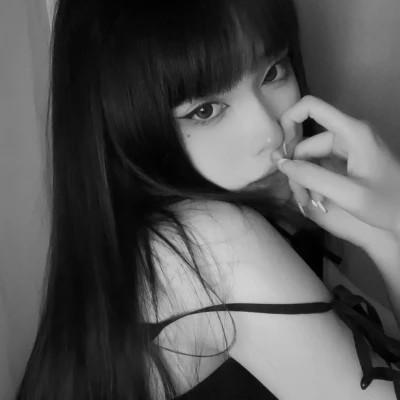 气质微信头像女生黑白108张