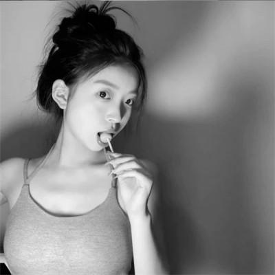气质微信头像女生黑白108张