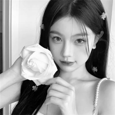 气质微信头像女生黑白108张