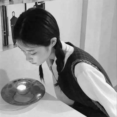 气质微信头像女生黑白108张