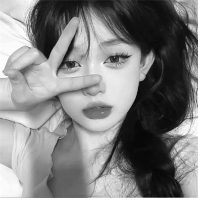 气质微信头像女生黑白108张