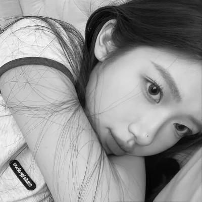 气质微信头像女生黑白108张