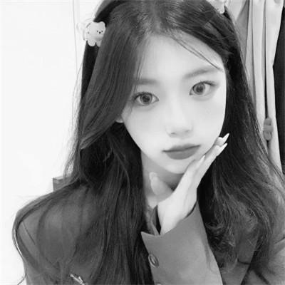 气质微信头像女生黑白108张