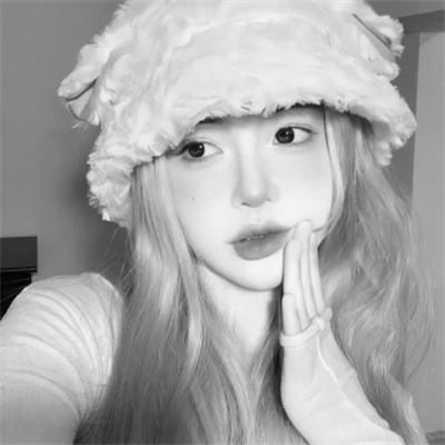 气质微信头像女生黑白108张