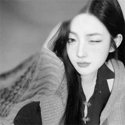 气质微信头像女生黑白108张