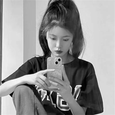 气质微信头像女生黑白108张