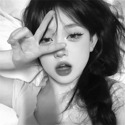 气质微信头像女生黑白108张