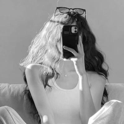 气质微信头像女生黑白108张