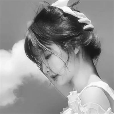 气质微信头像女生黑白108张