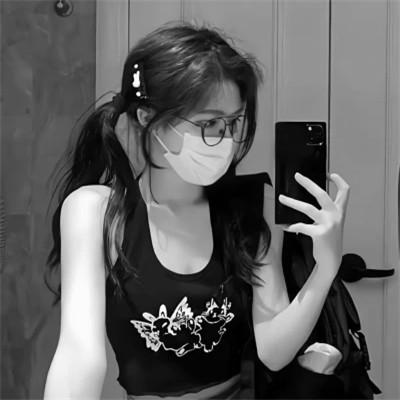 气质微信头像女生黑白108张
