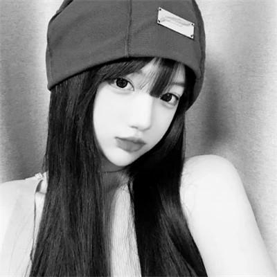 气质微信头像女生黑白108张
