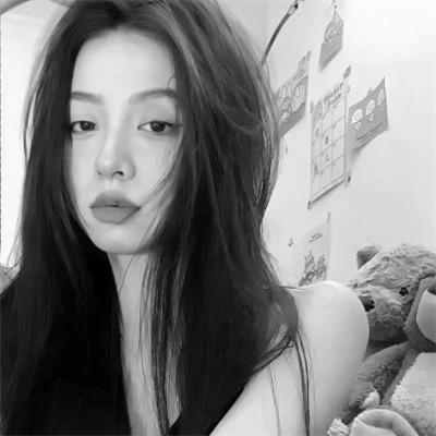 气质微信头像女生黑白108张