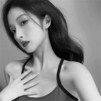 气质微信头像女生黑白108张
