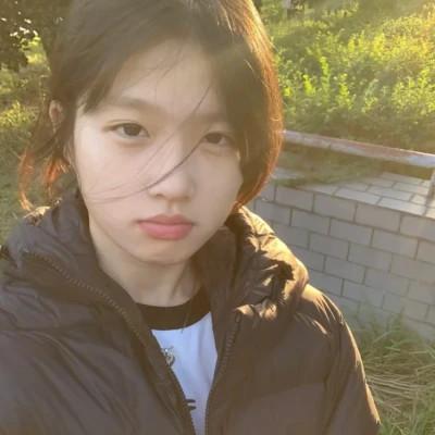 素颜比较真实的头像女高清照片