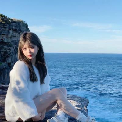 女生唯美头像背影海边高清图片