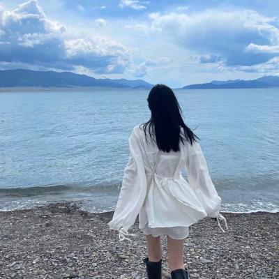 女生唯美头像背影海边高清图片