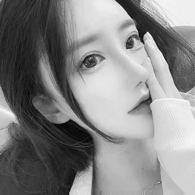 好看的黑白女生头像