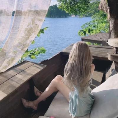 背部好看的气质女生头像