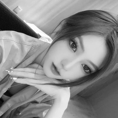好看的黑白女生头像