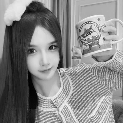 好看的黑白女生头像