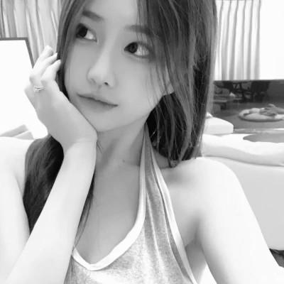 好看的黑白女生头像