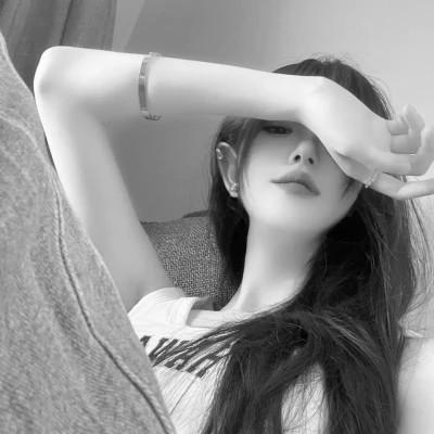 好看的黑白女生头像