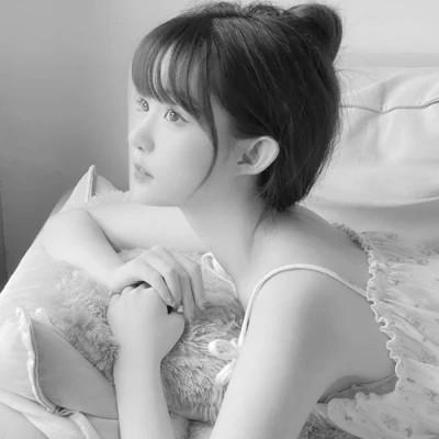 好看的黑白女生头像
