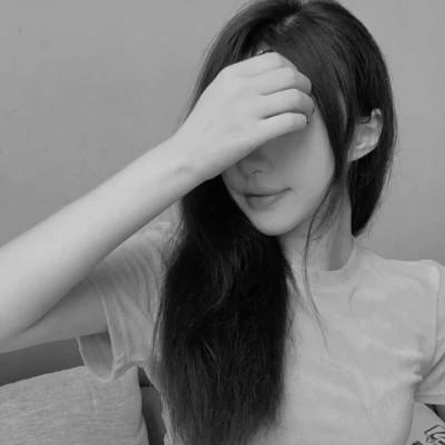 好看的黑白女生头像