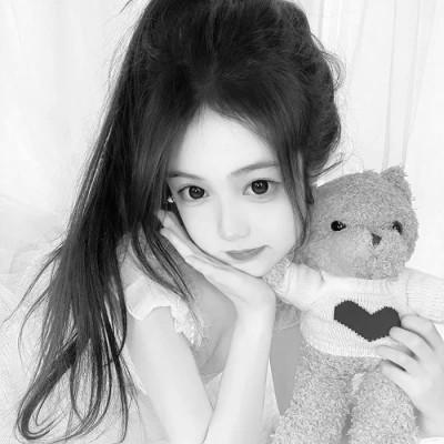 好看的黑白女生头像
